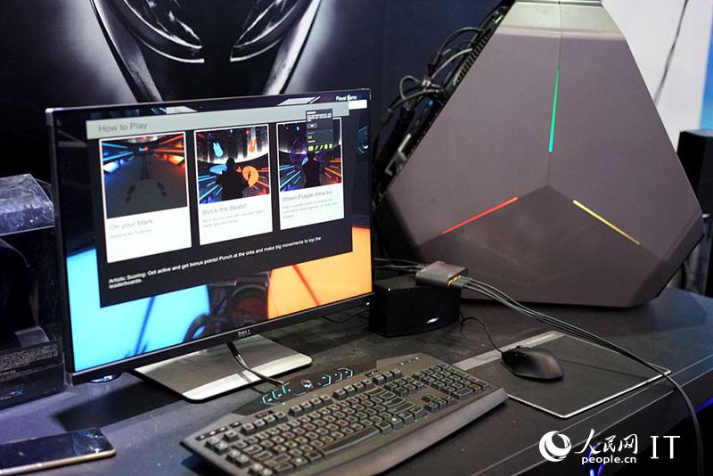 数博会上虚拟现实技术引爆热潮，观众沉浸式体验表情趣味横生